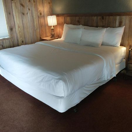 Simmer Motel Wamego Exteriör bild