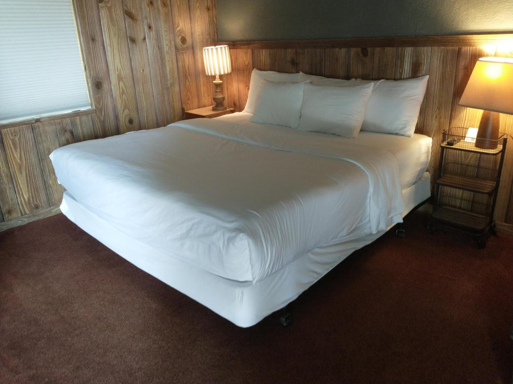 Simmer Motel Wamego Exteriör bild